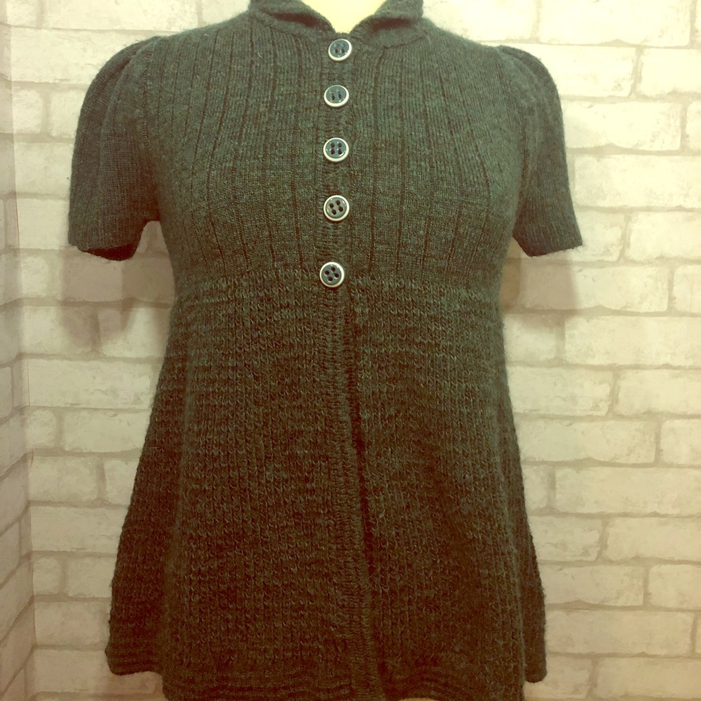 Short sleeved sweater